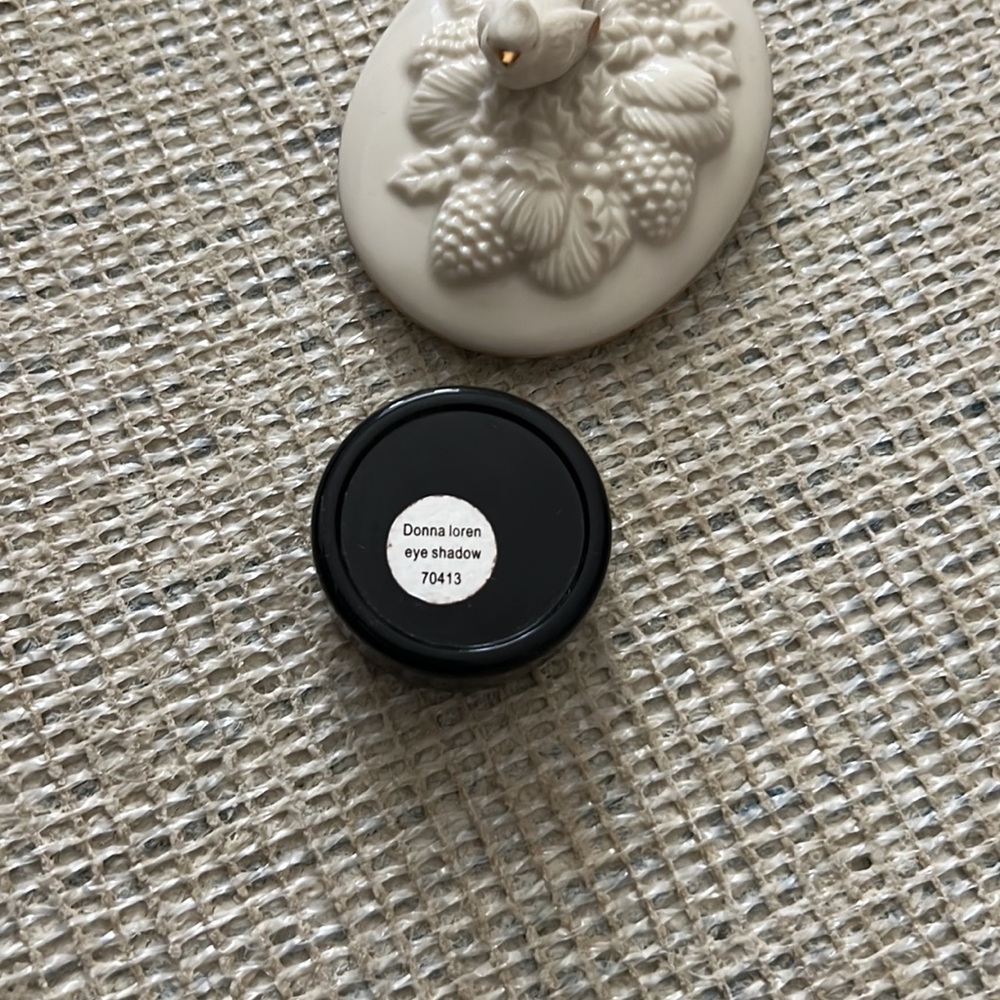 Eye shadow - Picture 2 of 2
